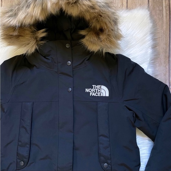 The North Face Women’s New Outerboroughs Parka In Aviator Navy - Picture 3 of 7